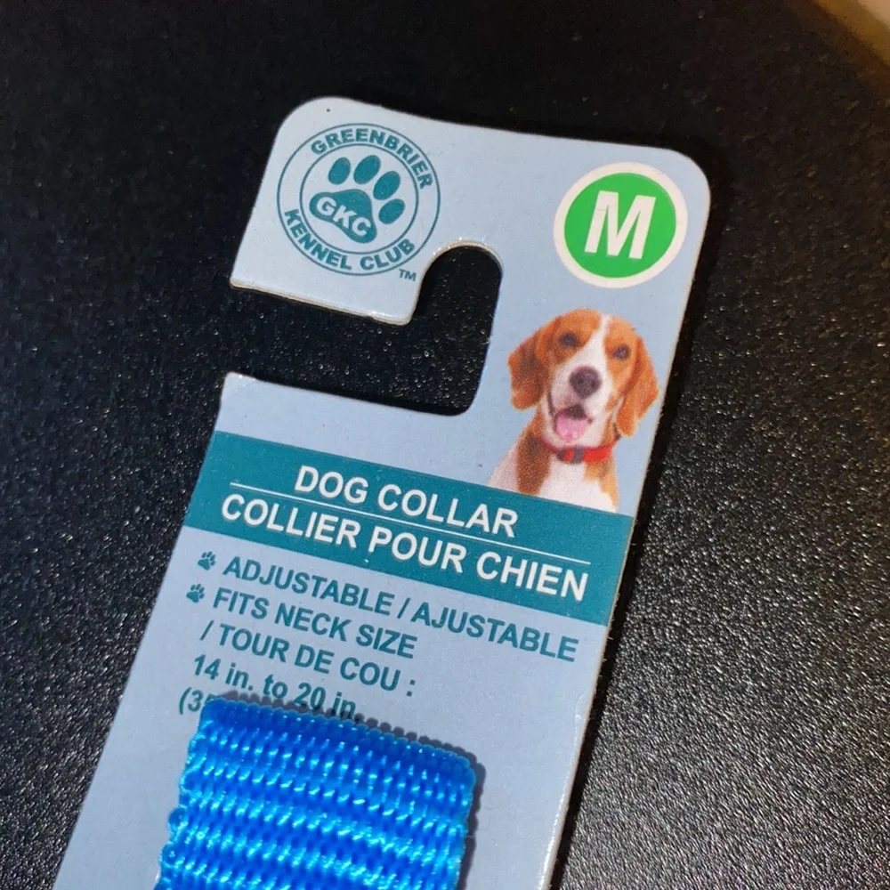 New medium dog collar adjustable fits neck size. 14” to 20”